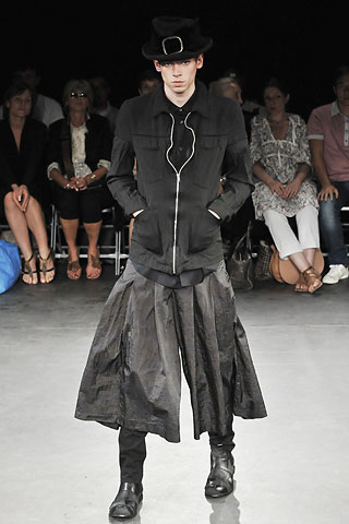 Comme des Garcons / - 2009